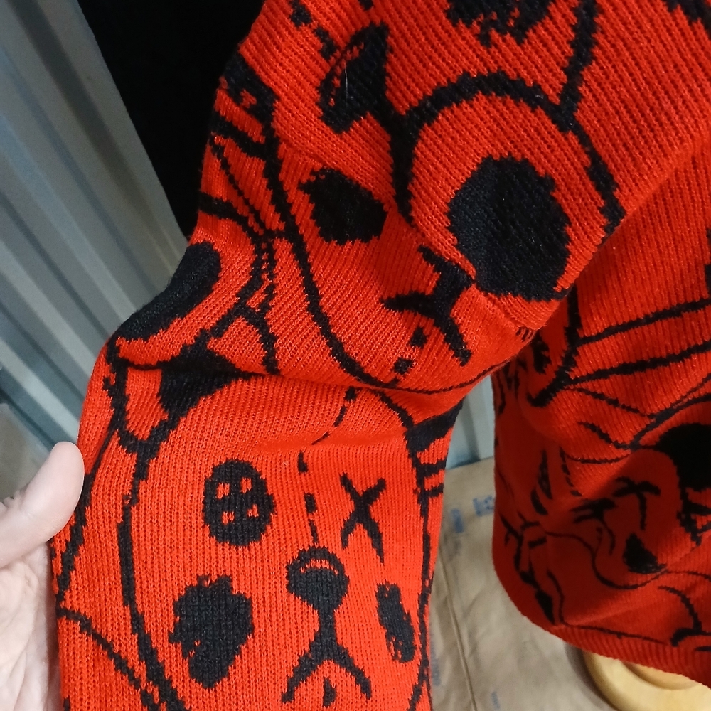 Reasons Mens Red and Black Bear Knit Pattern Sweater Size Large - Picture 4 of 8